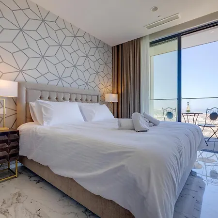 Luxury High-rise Mercury Tower San Ġiljan
