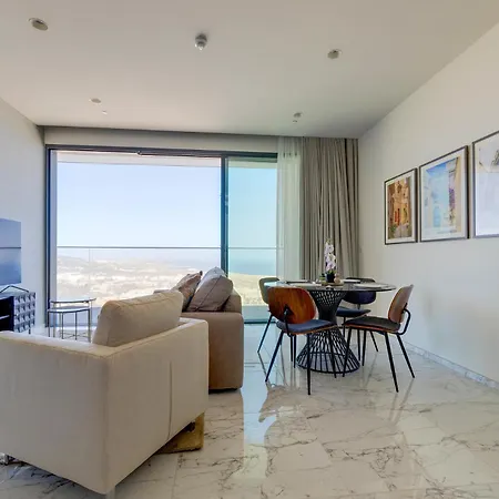 Luxury High-rise Mercury Tower * San Ġiljan