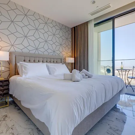Luxury High-rise Mercury Tower * San Ġiljan