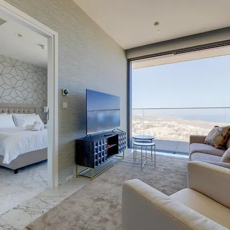 Luxury High-rise Mercury Tower *