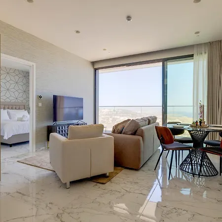 Luxury High-rise Mercury Tower * San Ġiljan